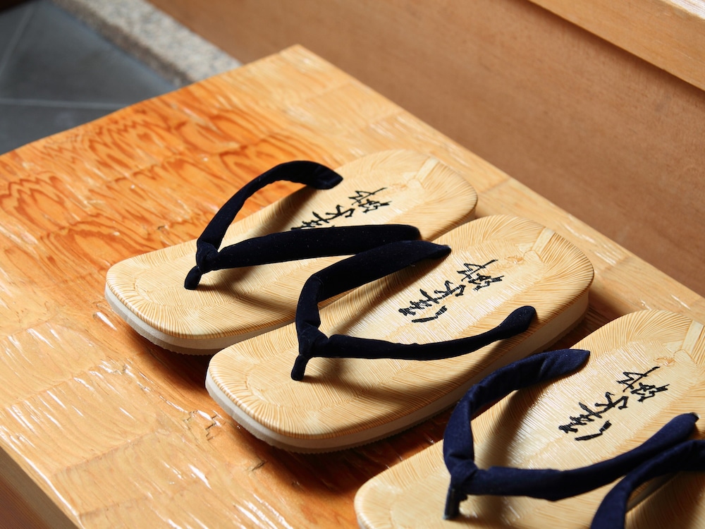 スタンダード ルーム 喫煙可 レイクビュー 客室の設備とサービス1 | アパホテル & リゾート 加賀片山津温泉 佳水郷