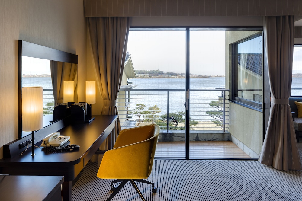 スーペリア ルーム 禁煙 レイクビュー ベッドルーム 1 室 部屋からの景観0 | アパホテル & リゾート 加賀片山津温泉 佳水郷