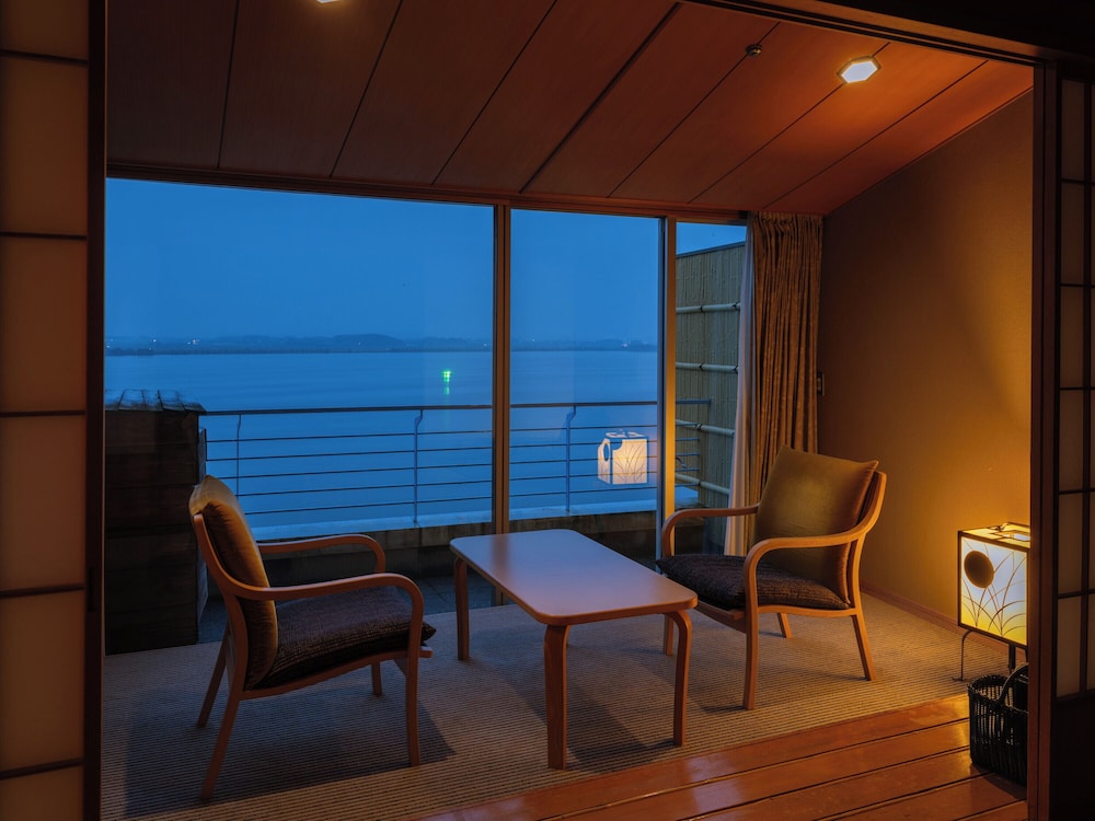 エグゼクティブ ルーム 禁煙 レイクビュー 客室1 | アパホテル & リゾート 加賀片山津温泉 佳水郷