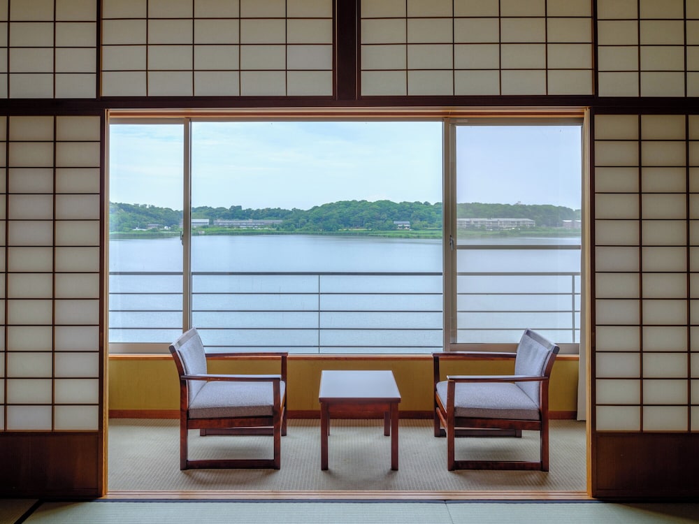 スタンダード ルーム 喫煙可 レイクビュー 客室2 | アパホテル & リゾート 加賀片山津温泉 佳水郷