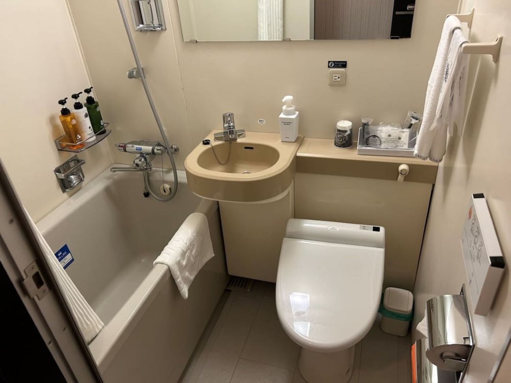 エコノミー ダブルルーム 喫煙可 バスルーム0 | アパホテル〈加賀大聖寺駅前〉