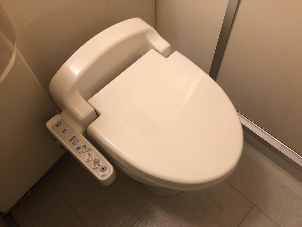 エコノミー ダブルルーム 喫煙可 バスルーム0 | アパホテル〈加賀大聖寺駅前〉