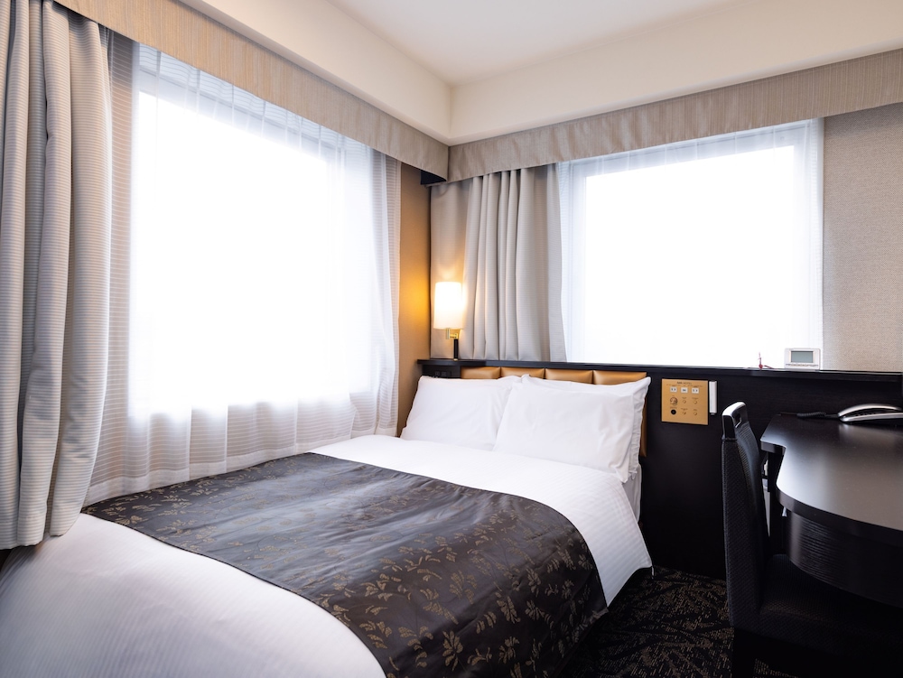 エコノミー ダブルルーム セミダブルベッド 1 台 禁煙 | アパホテル〈福井片町〉