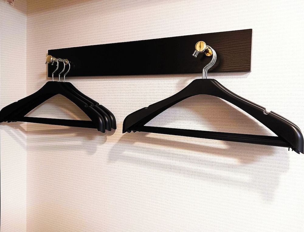 ダブルルーム 喫煙可 (13平米) 客室の設備とサービス4 | アパホテル〈鳥取駅前南〉