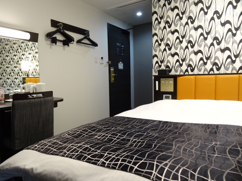 スーペリア ダブルルーム ダブルベッド 1 台 禁煙 (13㎡) | アパホテル 高松空港