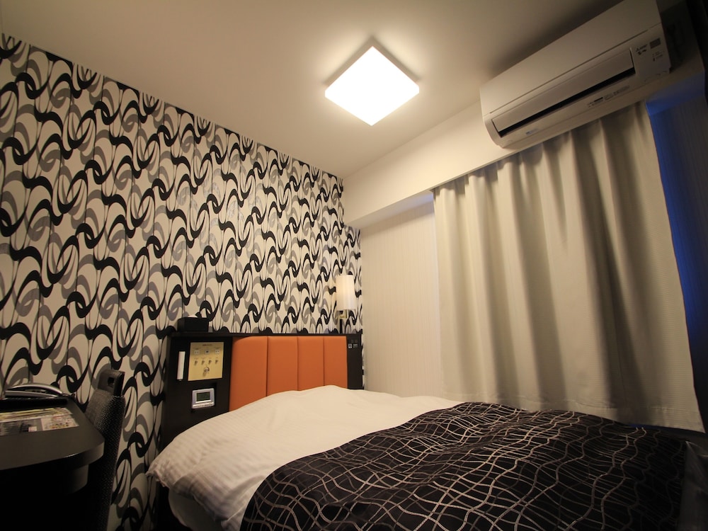 スーペリア ダブルルーム ダブルベッド 1 台 禁煙 (13㎡) 客室1 | アパホテル 高松空港