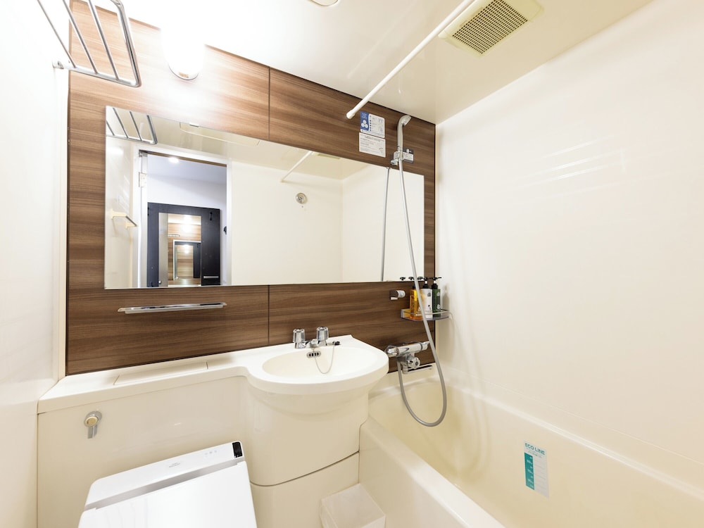 ベーシック ダブルルーム ダブルベッド 1 台 喫煙可 バスルーム2 | アパホテル〈北上駅西〉