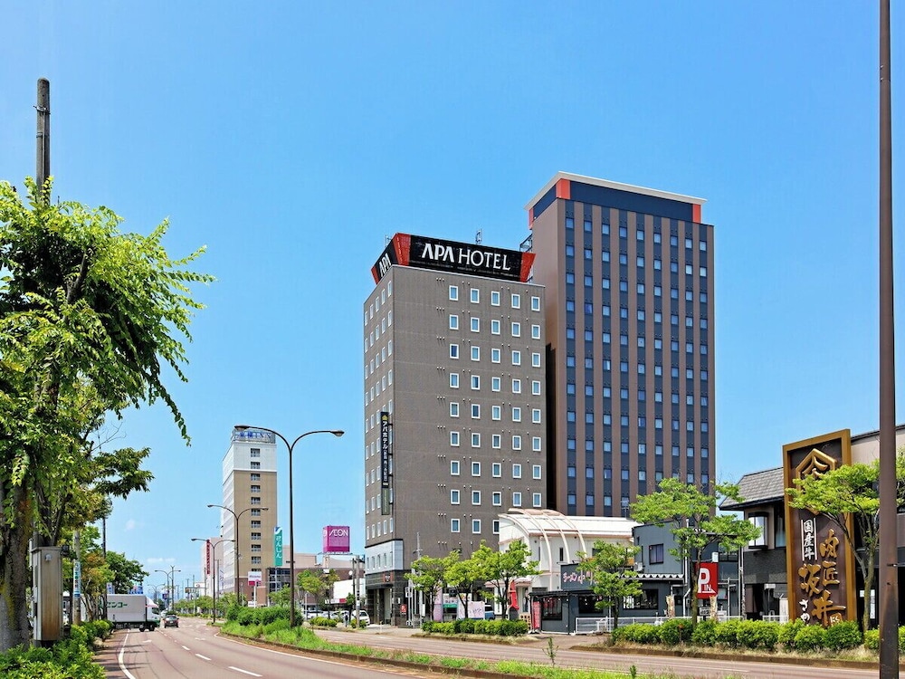 アパホテル〈新潟 燕三条駅前〉