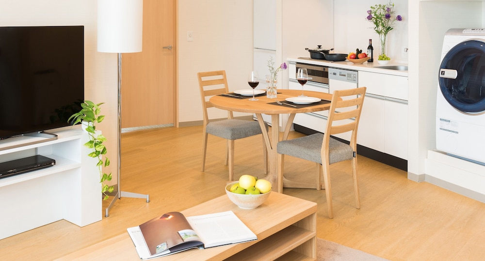 デラックス ルーム 2 ベッドルーム リビング エリア0 | フレイザー レジデンス南海大阪