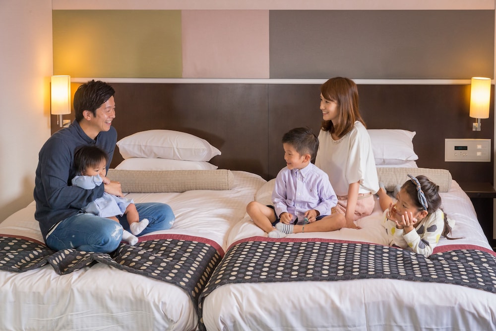 スイートルーム禁煙 客室2 | ナビオス横浜