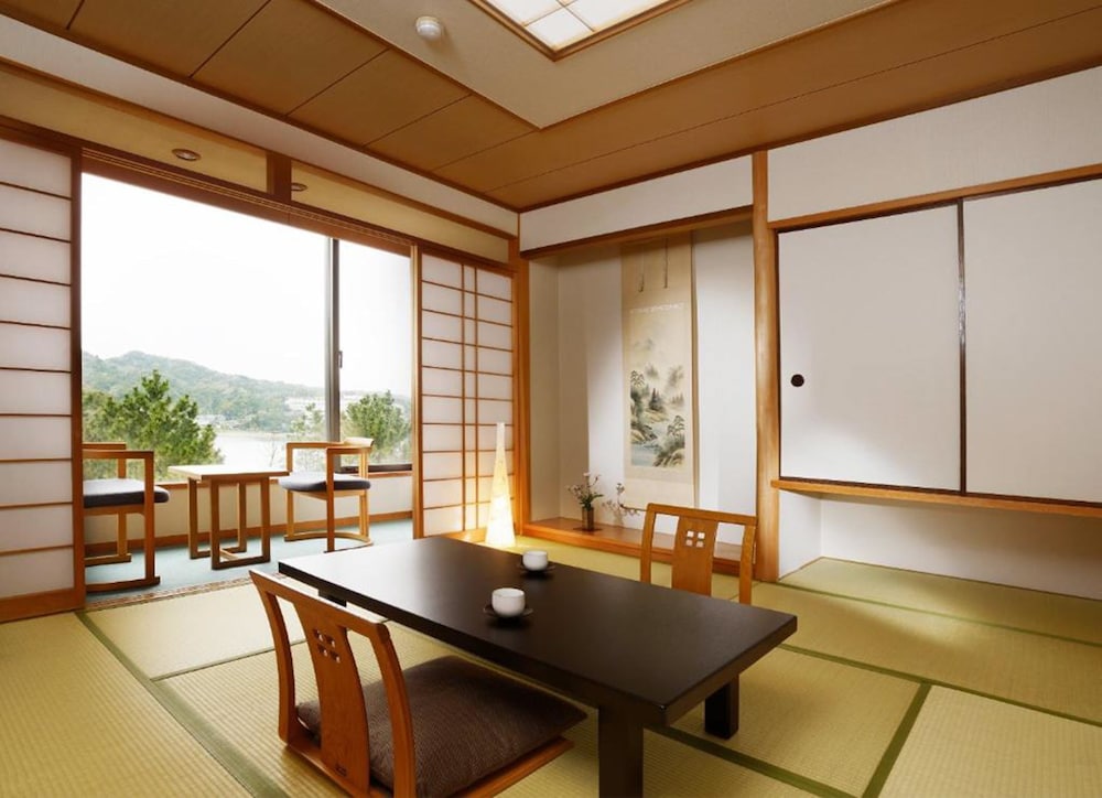 和室8畳 禁煙 | 真珠の郷の おもてなし 潮路亭