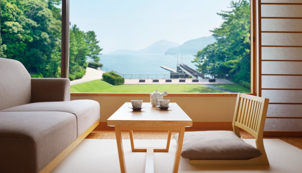 和モダンツイン 禁煙 34㎡ ベッド2台(3名以上の場合エキストラベッドご利用可) 客室2 | 真珠の郷の おもてなし 潮路亭