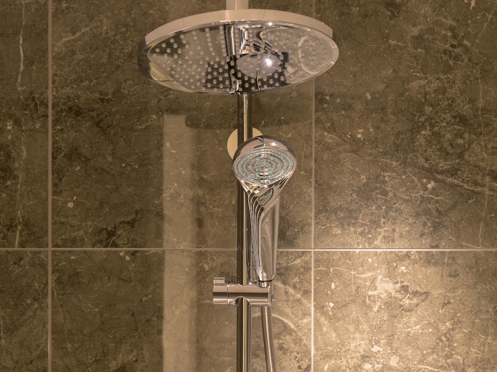 【サウナ付き特別室】ウェルネスルームスイート 2名利用 禁煙 バスルーム2 | ルスツリゾートホテル＆コンベンション