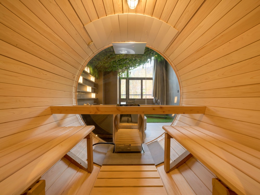 【サウナ付き特別室】ウェルネスルームスイート 2名利用 禁煙 | ルスツリゾートホテル＆コンベンション