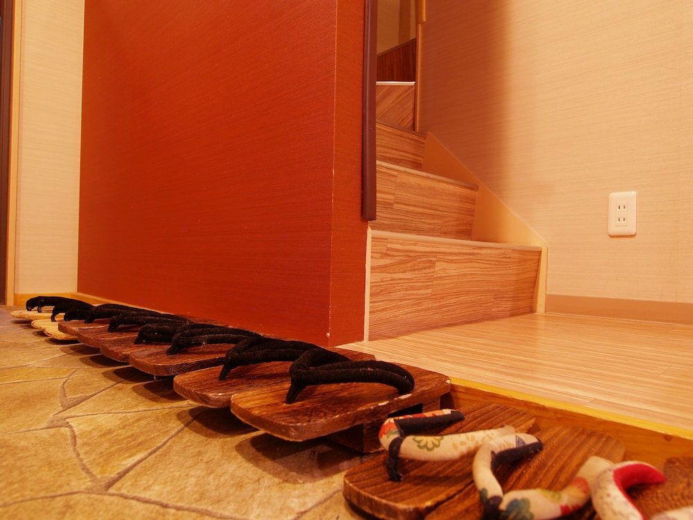 トラディショナル ダブルルーム 布団 専用バスルーム | ゲストハウス奈良小町