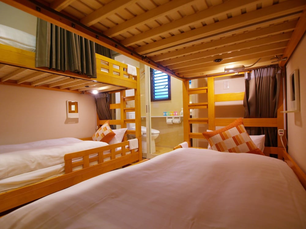 4 人部屋 専用バスルーム | ゲストハウス奈良小町