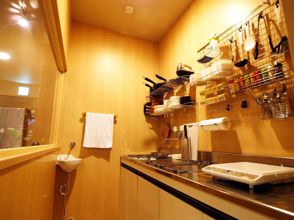 トラディショナル ダブルルーム 布団 専用バスルーム 共用キッチン0 | ゲストハウス奈良小町