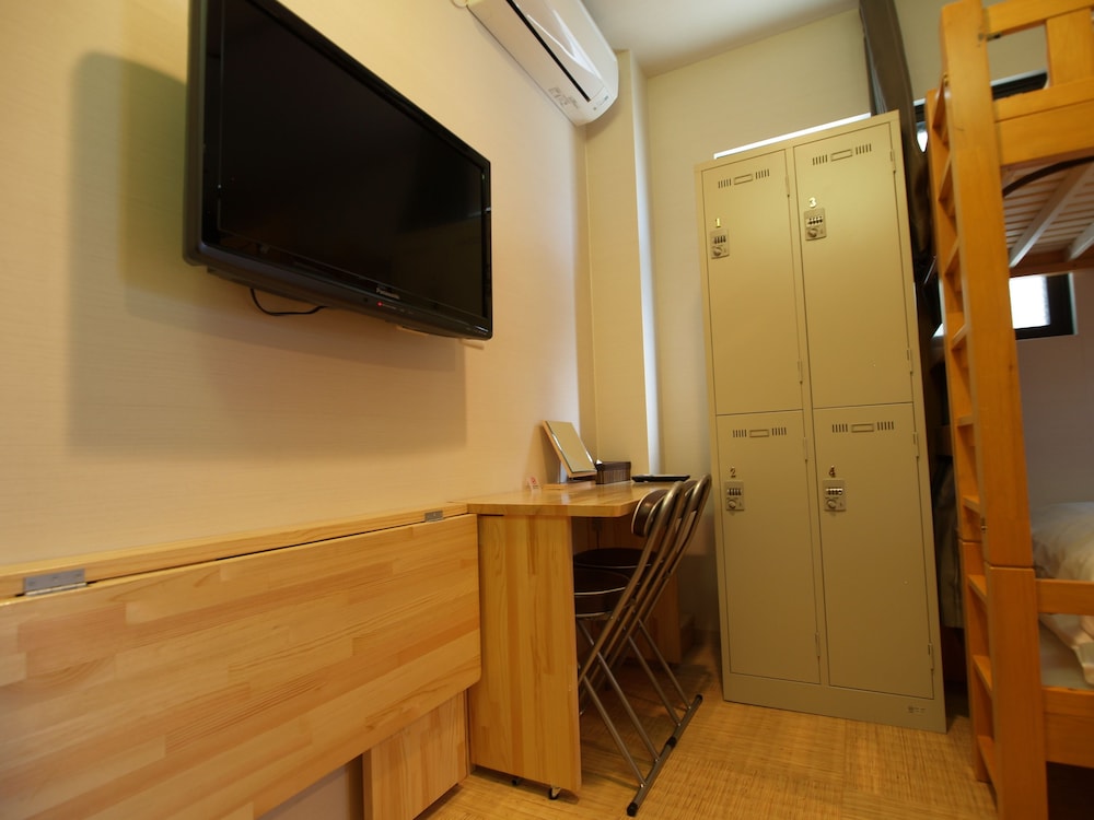 4 人部屋 専用バスルーム 客室の設備とサービス0 | ゲストハウス奈良小町