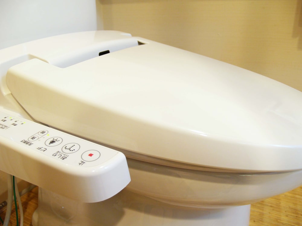 トラディショナル ダブルルーム 布団 専用バスルーム バスルームの設備1 | ゲストハウス奈良小町