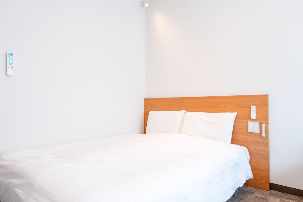 スタンダード ルーム ダブルベッド 1 台 禁煙 客室4 | コンフォートイン姫路夢前橋