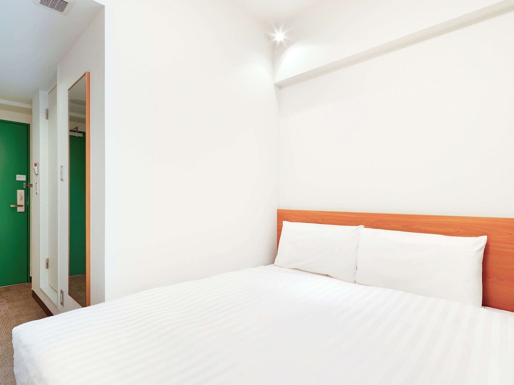 スタンダード ルーム ダブルベッド 1 台 禁煙 客室1 | コンフォートイン姫路夢前橋