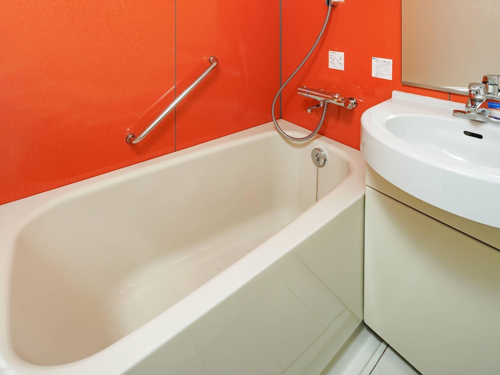 スタンダード ルーム クイーンベッド 1 台 禁煙 バスルーム0 | コンフォートイン福島西インター