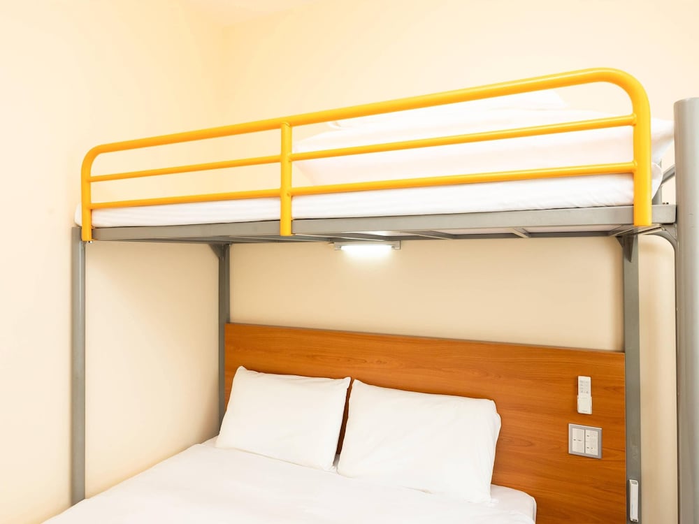 スタンダード ルーム ダブルベッド 1台 + ロフトベッド1台　禁煙 | コンフォートイン倉敷水島