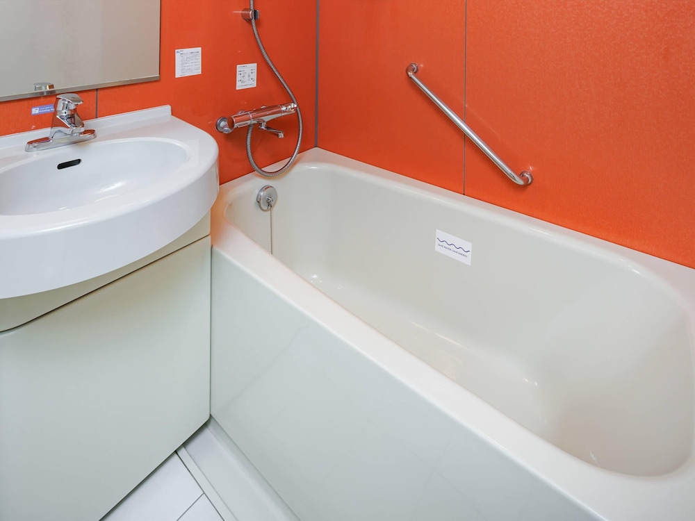 スタンダード ルーム ダブルベッド 1台 + ロフトベッド1台　禁煙 バスルーム1 | コンフォートイン佐野藤岡インター