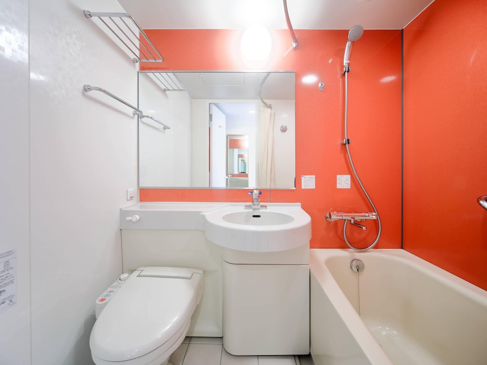 スタンダード ルーム ダブルベッド 1台 + ロフトベッド1台 禁煙 バスルーム0 | コンフォートイン熊本御幸笛田