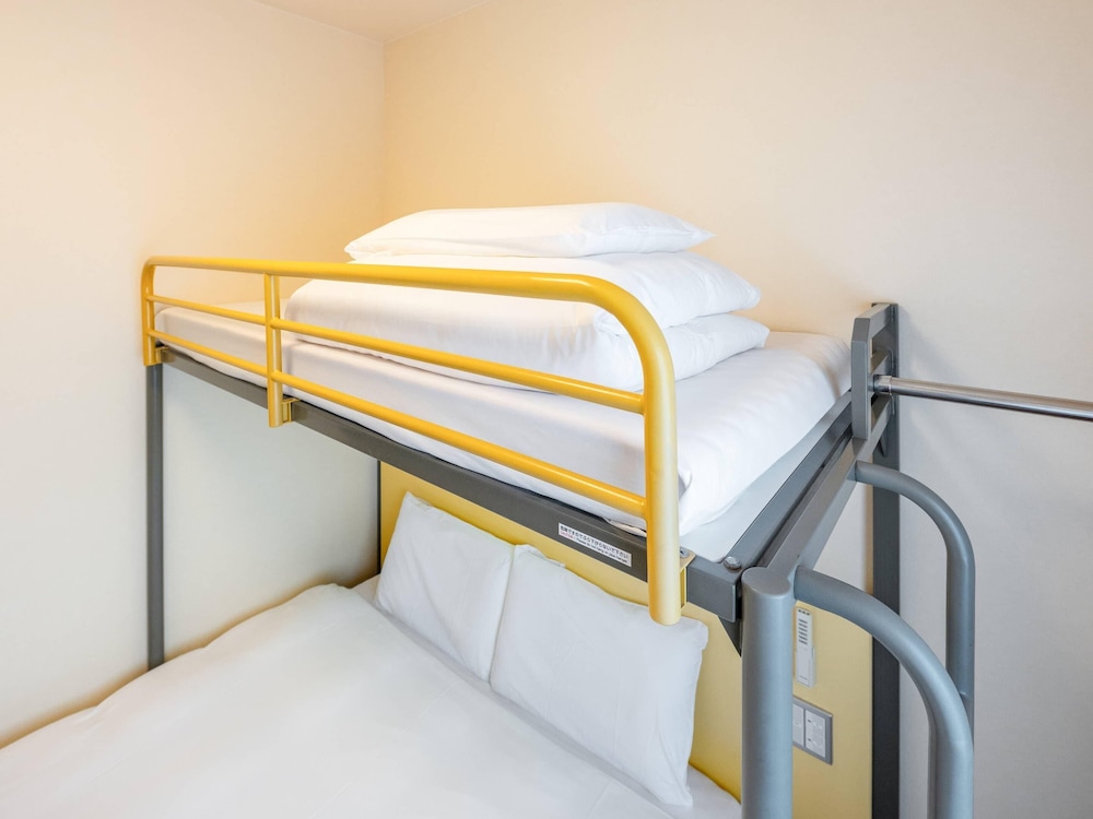 スタンダード ルーム クイーンベッド1台 + ロフトベッド1台　禁煙 客室2 | コンフォートイン豊川インター