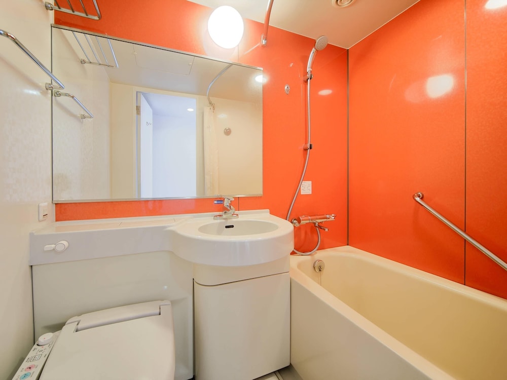 スタンダード ルーム ダブルベッド 1 台 禁煙 客室4 | コンフォートイン長崎空港