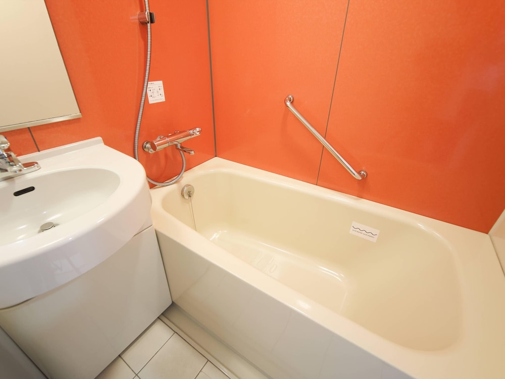 スタンダード ルーム ダブルベッド 1 台 禁煙 客室3 | コンフォートイン長崎空港