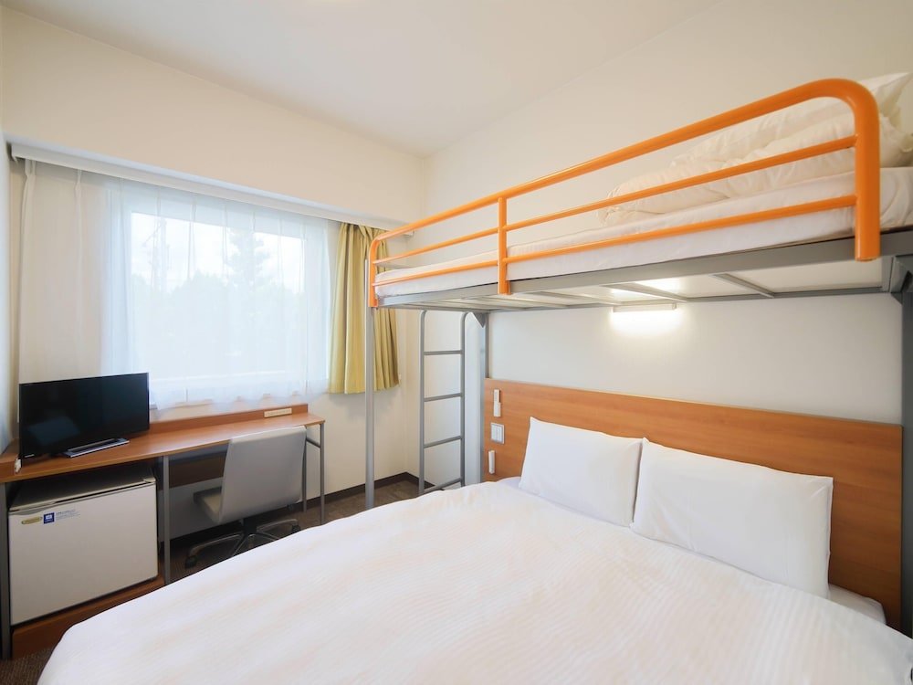 スタンダード ルーム ダブルベッド 1台 + ロフトベッド1台 禁煙 客室2 | コンフォートイン長崎空港