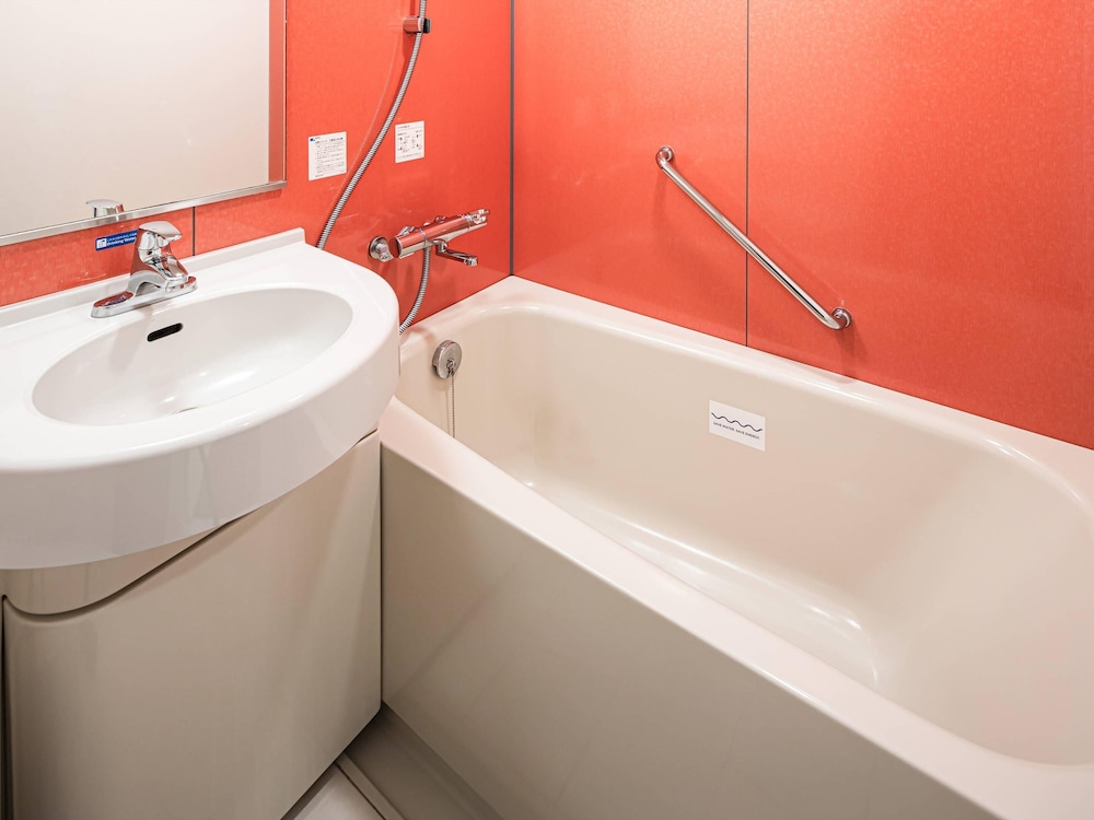 スタンダード ルーム ダブルベッド 1 台 禁煙 バスルーム0 | コンフォートインひたちなか