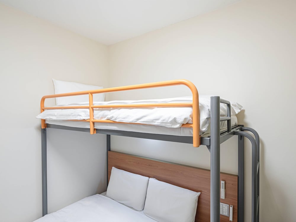 スタンダード ルーム ダブルベッド 1台 + ロフトベッド1台 禁煙 客室2 | コンフォートインひたちなか