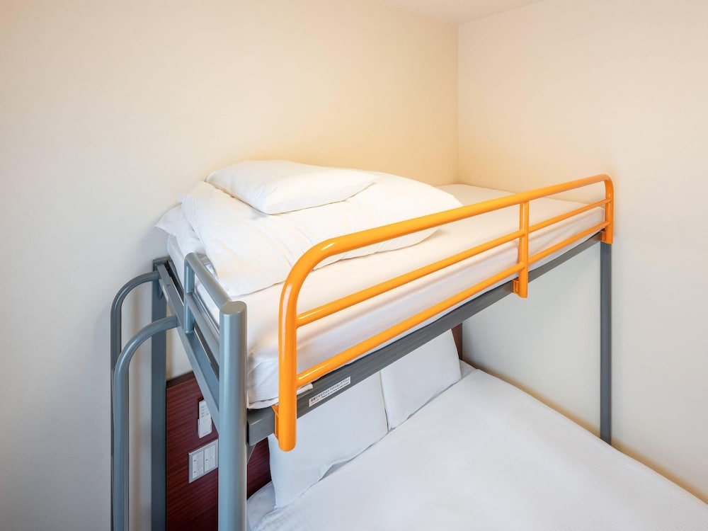 スタンダード ルーム ダブルベッド 1台 + ロフトベッド1台 禁煙 客室1 | コンフォートイン福井