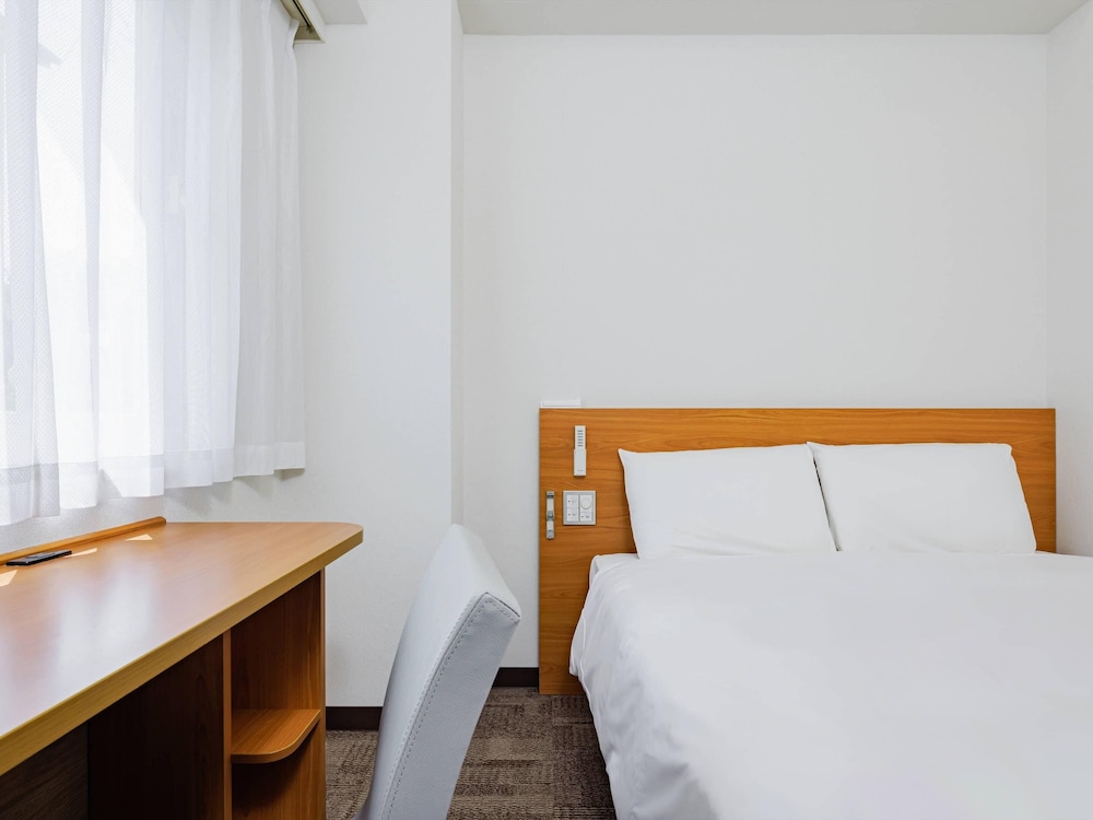 スタンダード ルーム ダブルベッド 1 台 禁煙 客室3 | コンフォートイン甲府石和