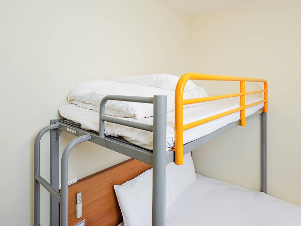 スタンダード ルーム ダブルベッド 1台 + ロフトベッド1台 禁煙 客室3 | コンフォートイン甲府石和