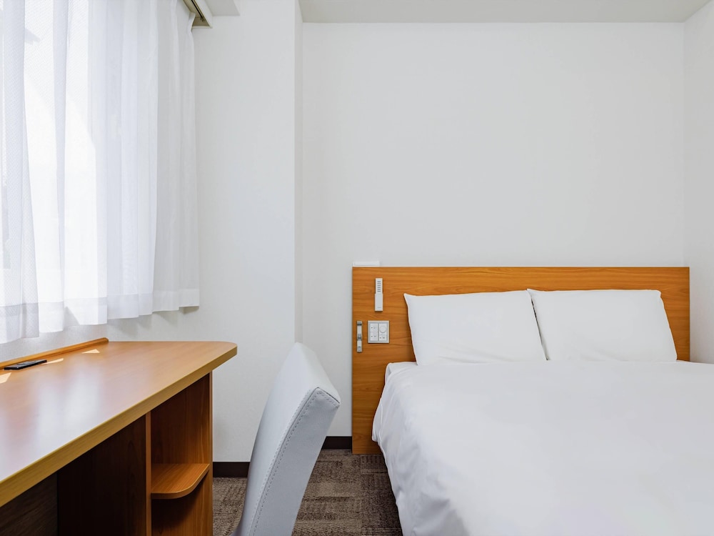 スタンダード ルーム ダブルベッド 1 台 禁煙 客室3 | コンフォートイン甲府石和