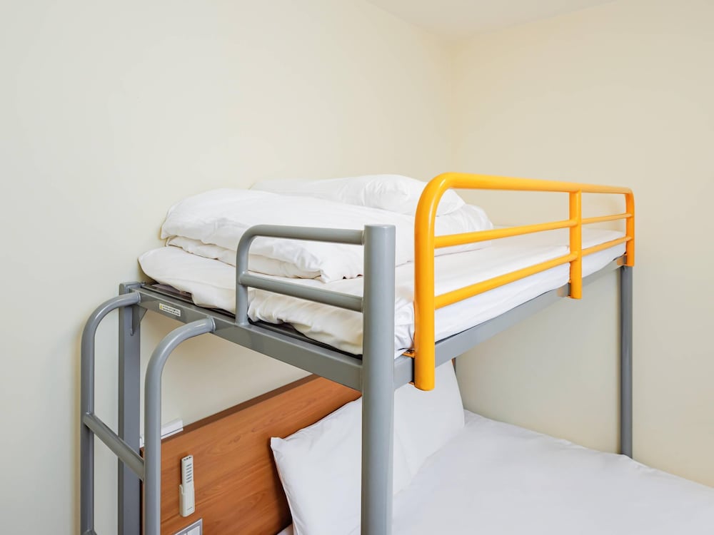 スタンダード ルーム ダブルベッド 1台 + ロフトベッド1台　禁煙 客室3 | コンフォートイン甲府石和