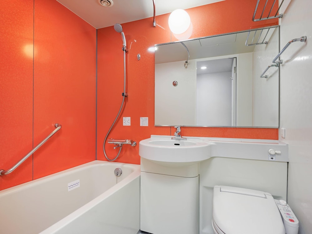 スタンダード ルーム ダブルベッド 1 台 禁煙 バスルーム0 | コンフォートイン甲府石和