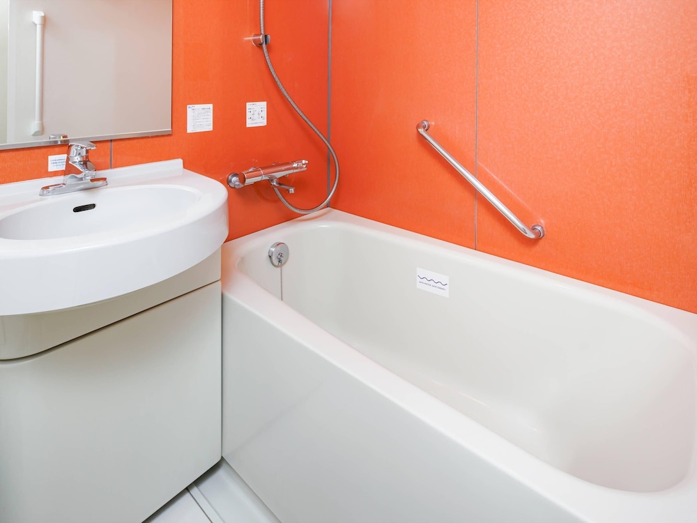 スタンダード ルーム ダブルベッド 1 台 禁煙 バスルーム1 | コンフォートイン千葉浜野 R16