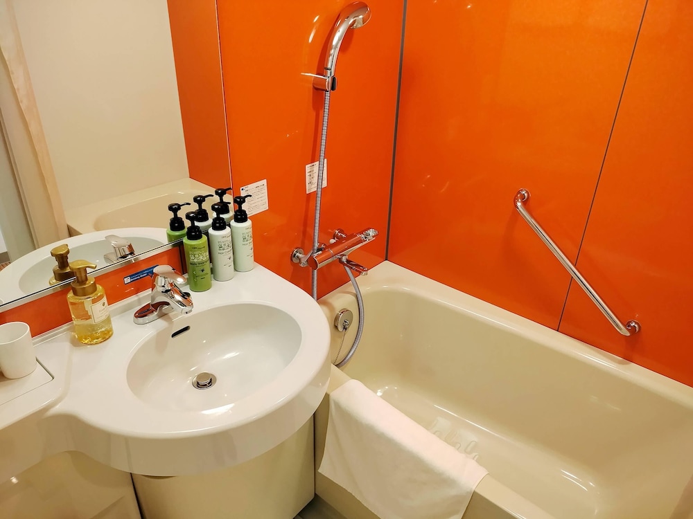 スタンダード ルーム ダブルベッド 1 台 禁煙 客室2 | コンフォートイン千葉浜野 R16