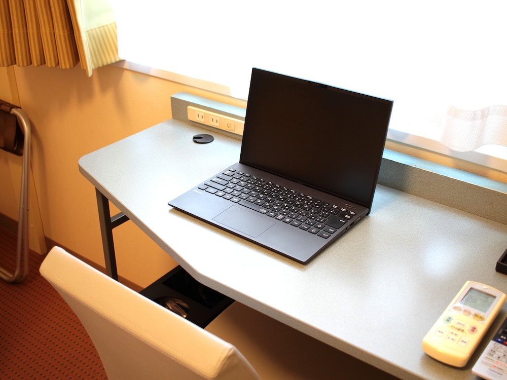 スタンダード ルーム ダブルベッド 1台 + ロフトベッド1台　禁煙 客室の設備とサービス1 | コンフォートイン諏訪インター