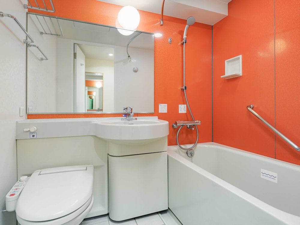 スタンダード ルーム ダブルベッド 1 台 禁煙 バスルーム0 | コンフォートイン諏訪インター