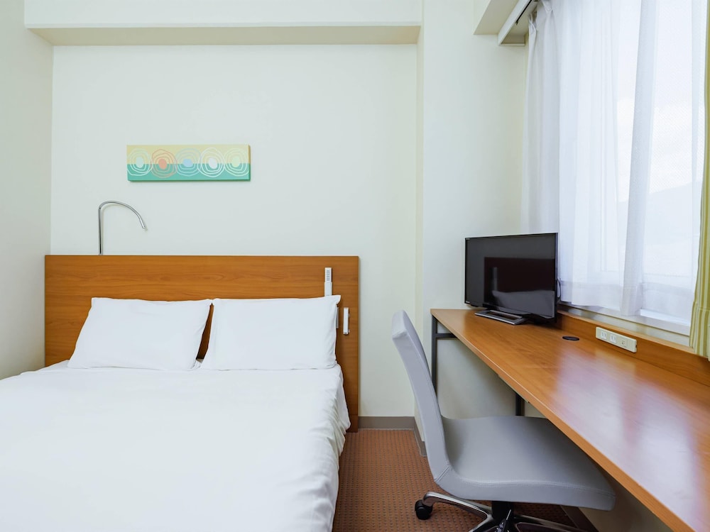 スタンダード ルーム ダブルベッド 1 台 禁煙 客室1 | コンフォートイン諏訪インター