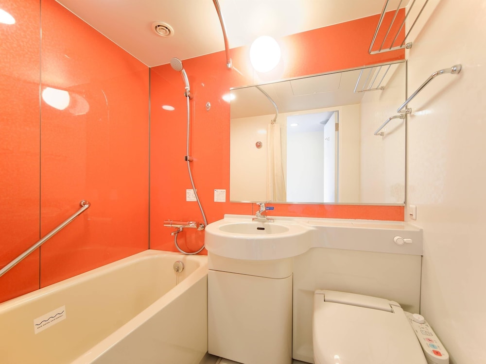 スタンダード ルーム ダブルベッド 1 台 禁煙 バスルーム0 | コンフォートイン宗像