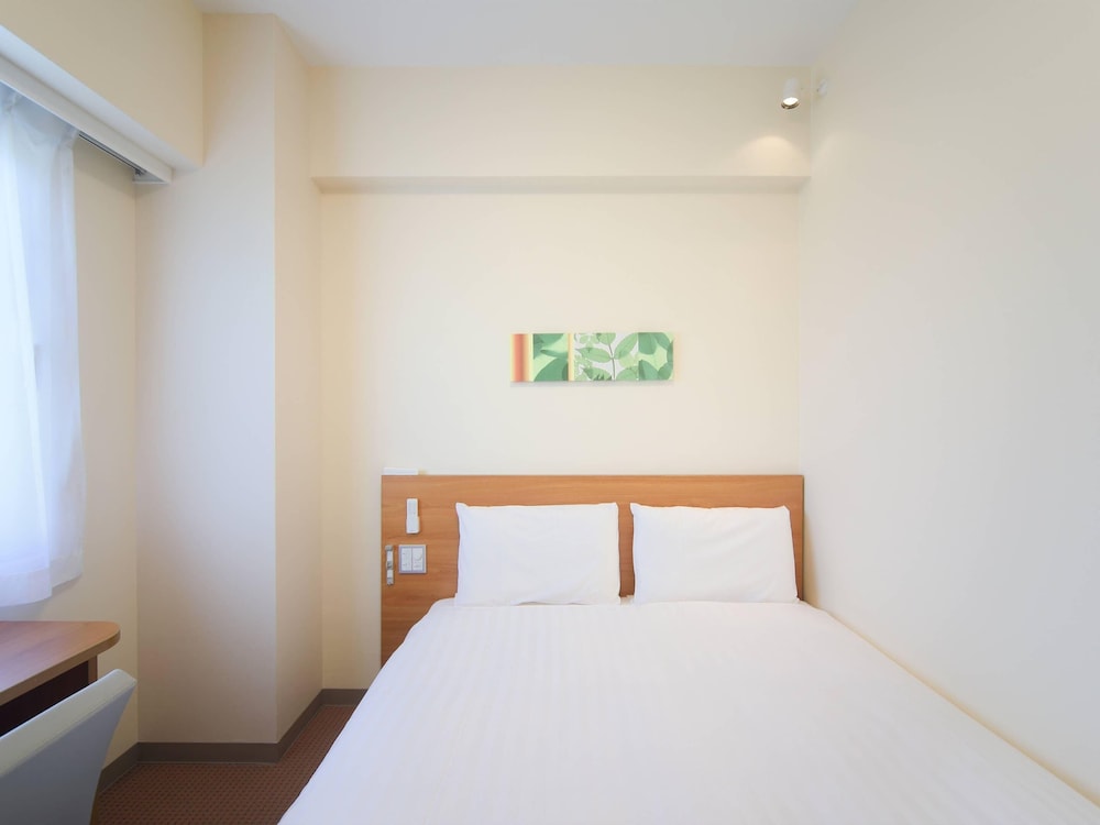 スタンダード ルーム ダブルベッド 1 台 禁煙 | コンフォートイン宗像