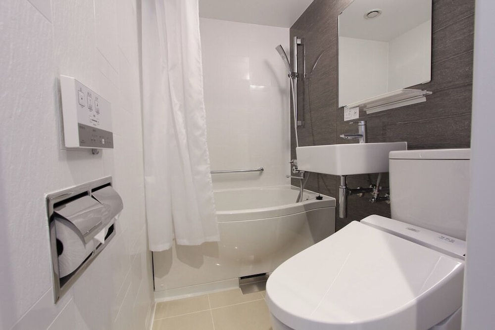 セミダブルルーム 禁煙(新大阪駅から無料のシャトルバスが運行しています) バスルーム0 | 大阪ガーデンパレス