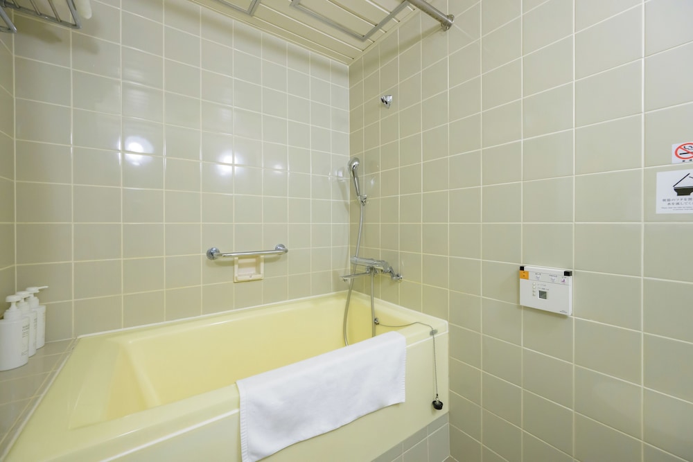 オーシャンビュー・ツインルーム 禁煙 28㎡ バスルーム1 | 鳥羽国際ホテル